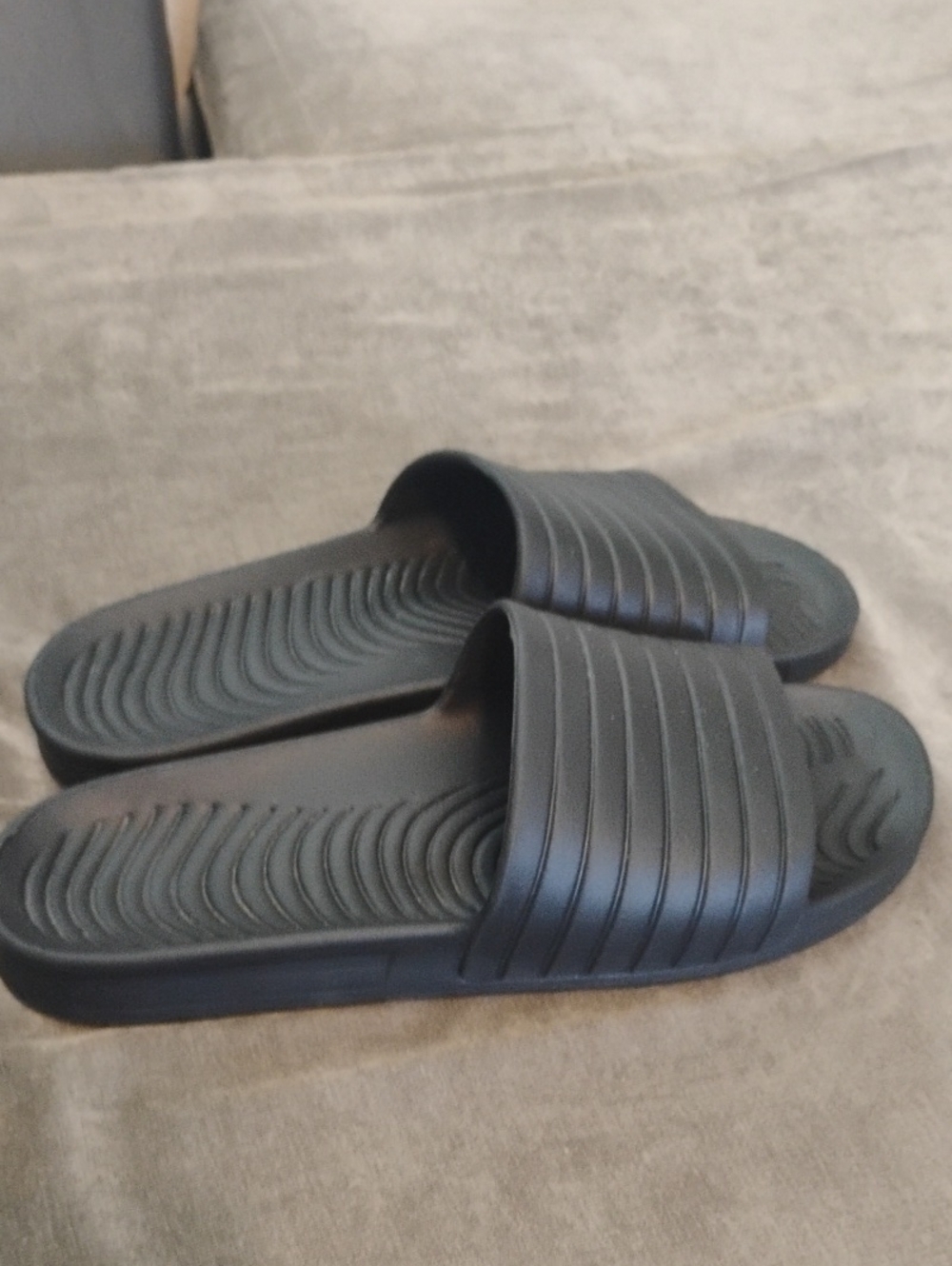 5/$20 Men's Size 10 Black Slide Sandals - Classic Comfort